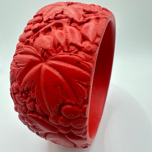Vintage massive red Cinnabar Chinese carved lacquer floral bangle bracelet - Picture 2 of 10
